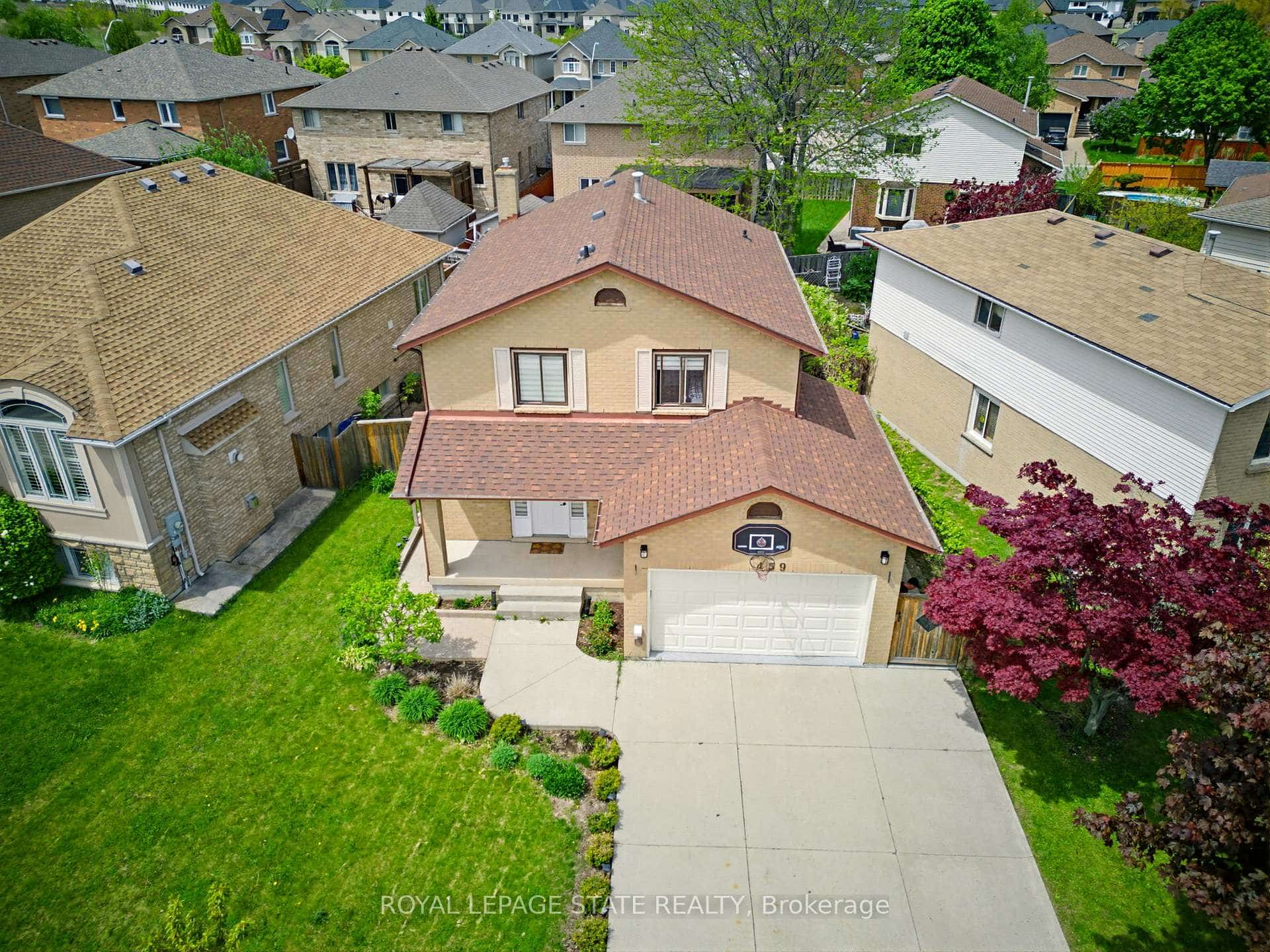 459 Dicenzo Drive, Hamilton, ON L9B 2C4