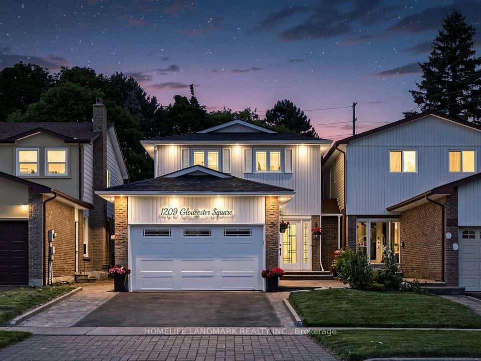 1209 Gloucester Square, Pickering, ON L1V 3P7