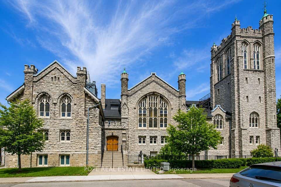 384 Sunnyside Avenue #202, Toronto, ON M6R 2S1