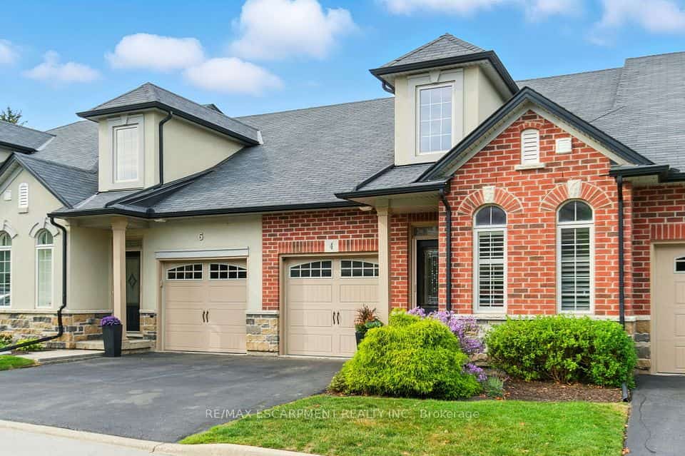 4 Burgundy Grove, Hamilton, ON L9K 0E7