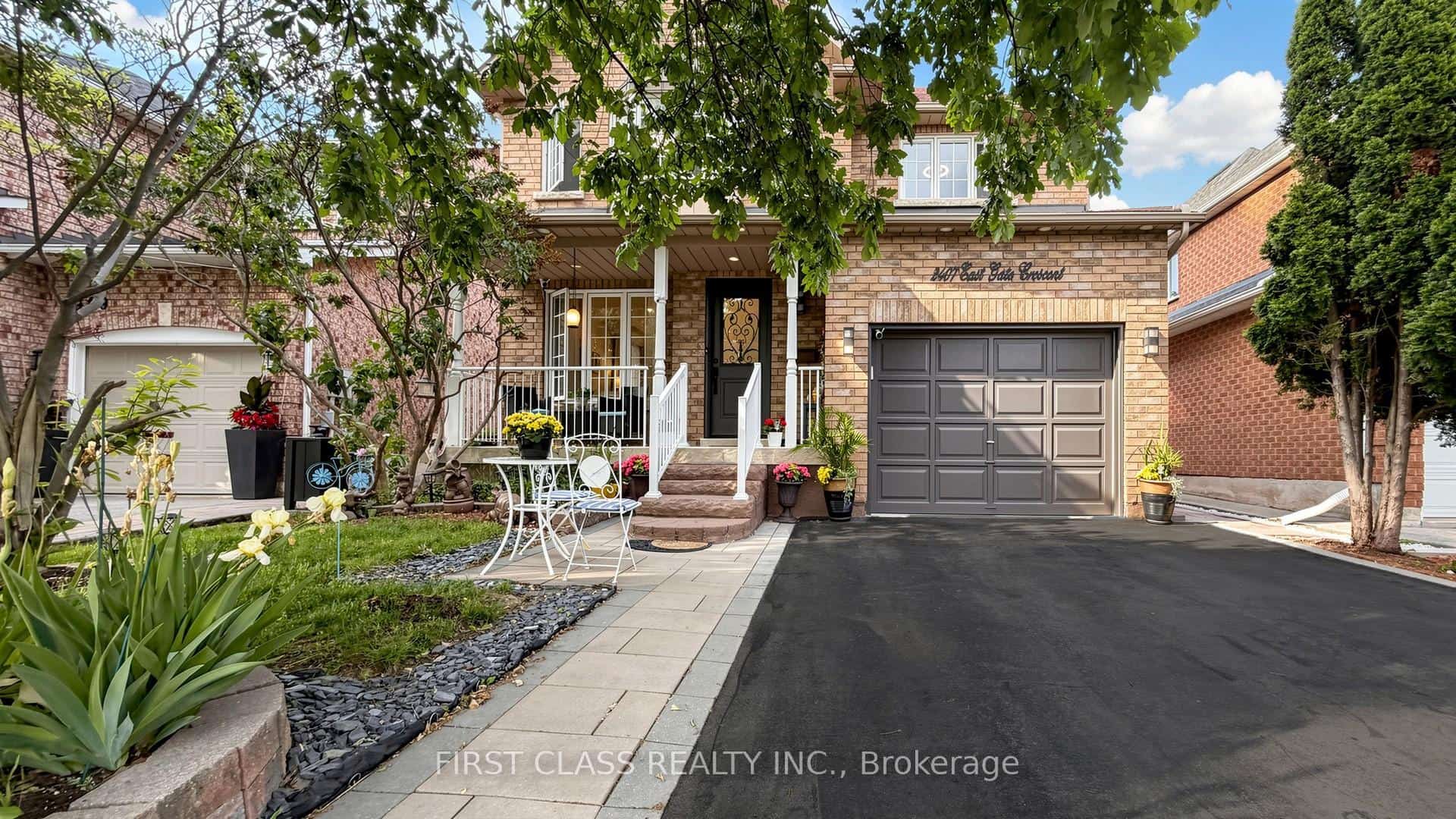 2407 East Gate Crescent, Oakville, ON L6H 6L1