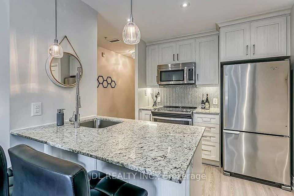 73 Washington Avenue #104, Oakville, ON L6K 1W5