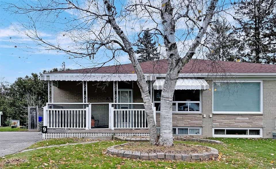 9 Lee Gate, Aurora, ON L4G 2J6