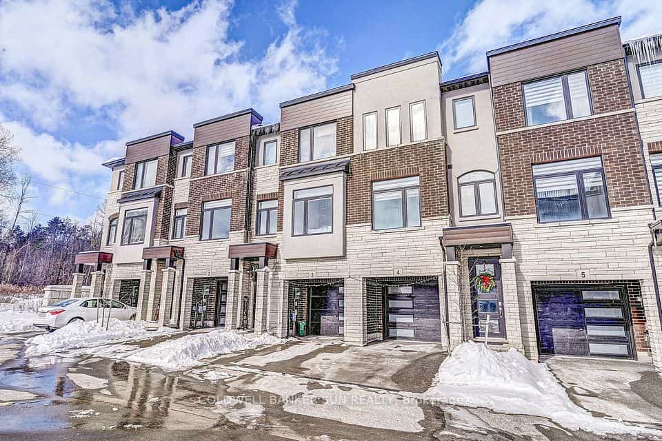 314 Equestrian Way #03, Cambridge, ON N3E 0E4