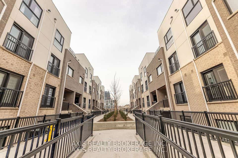 North Oak Tower Condos at Oakvillage, Oakville