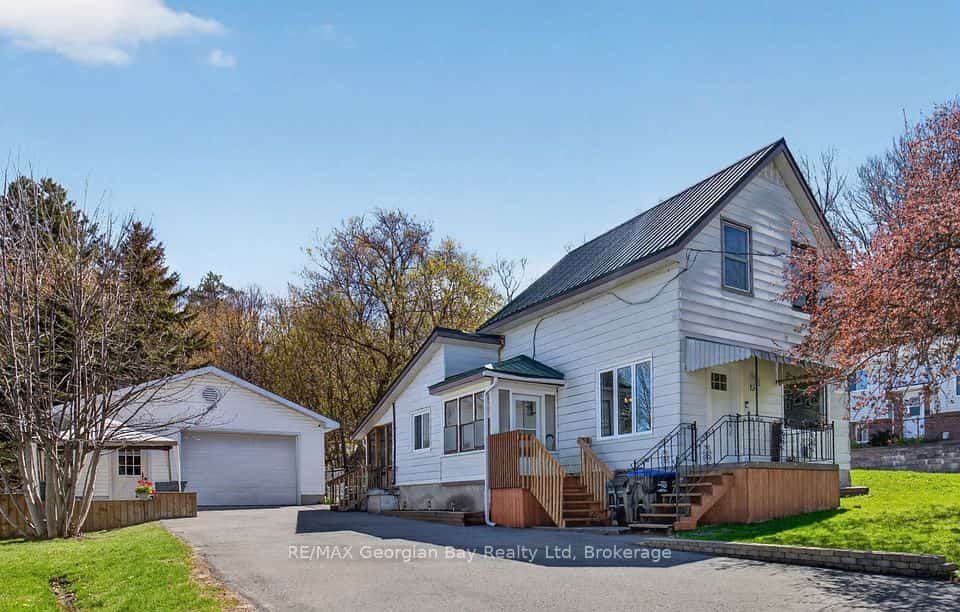 13 Centre Street, Penetanguishene, ON L9M 1P1