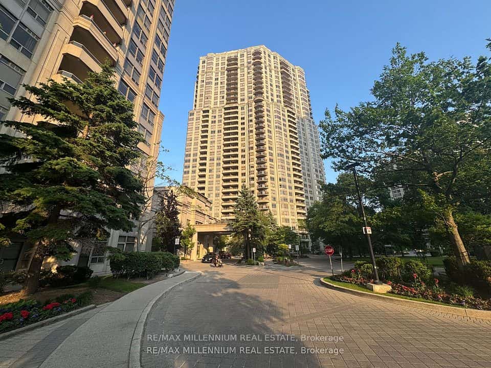 25 Kingsbridge Garden Circle #423, Mississauga, ON L5R 4B1