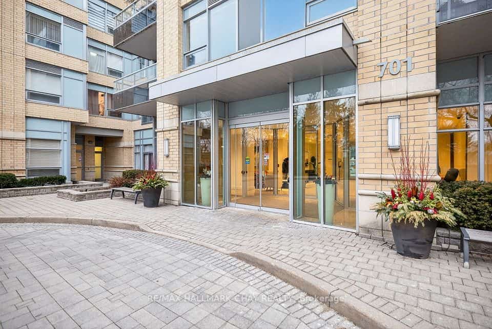 701 Sheppard Avenue W #108, Toronto, ON M3H 2S7