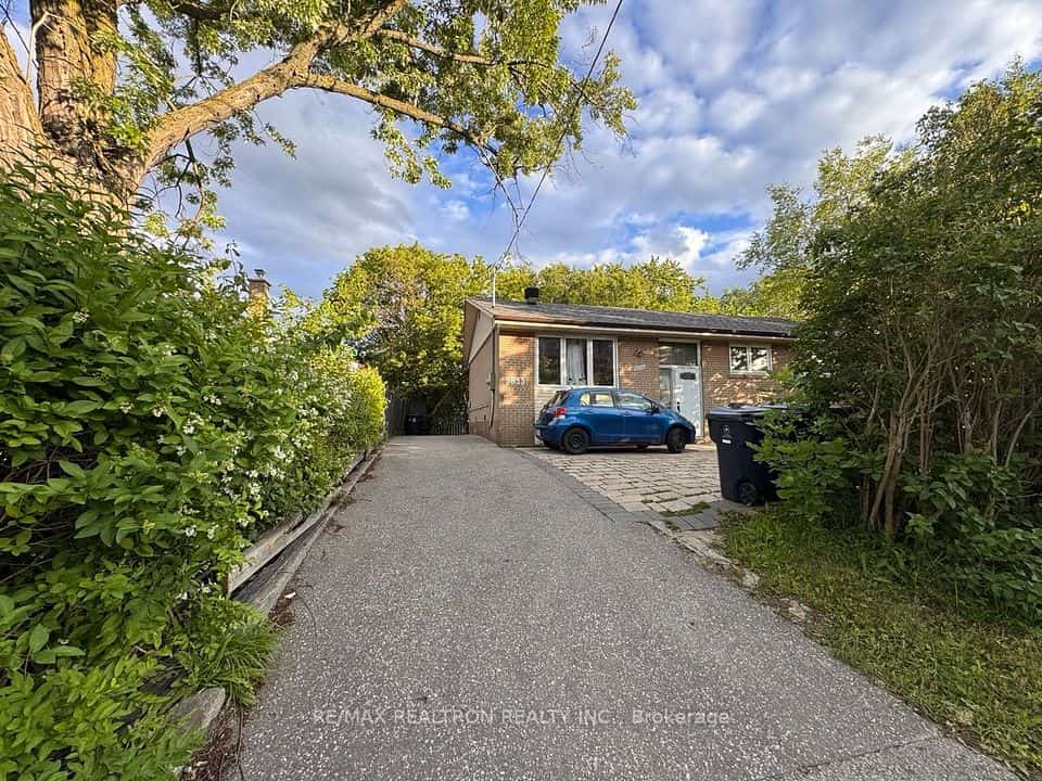 3833 Finch Avenue E, Toronto, ON M1T 3E8