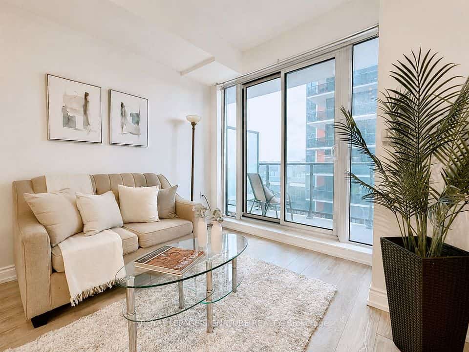9600 Yonge Street #710, Richmond Hill, ON L4C 0X3