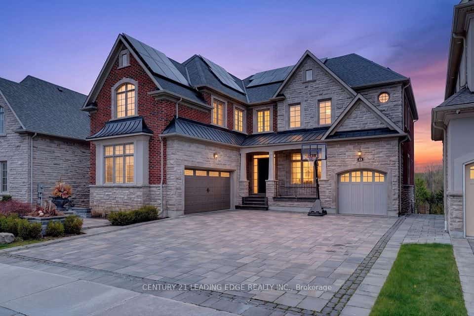 33 Stollery Pond Crescent, Markham, ON L6C 1K4