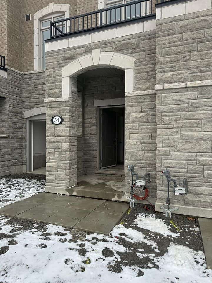 34 Coote Court, Pickering, ON L1T 0P5