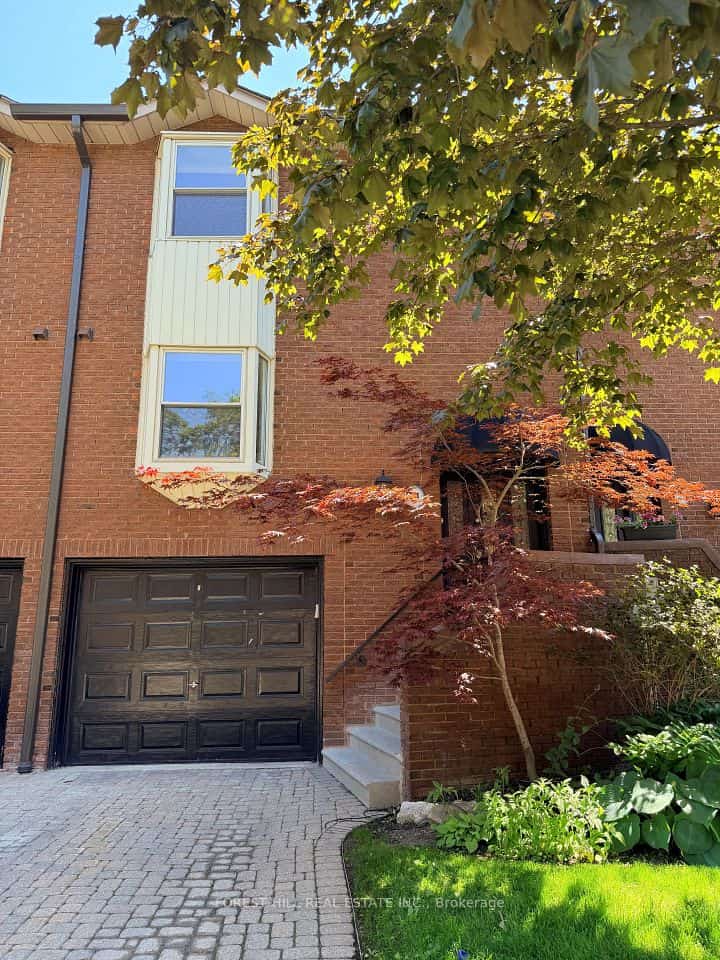 21 Red Maple Court, Toronto, ON M2K 2T4