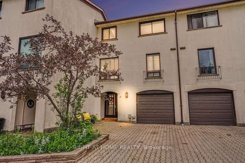 6679 Shelter Bay Road #21, Mississauga, ON L5N 2A2