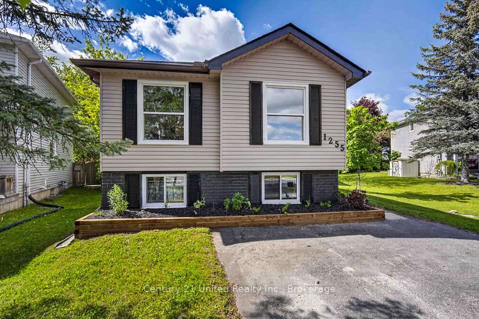 1255 Huntington Circle, Peterborough, ON K9K 2B4