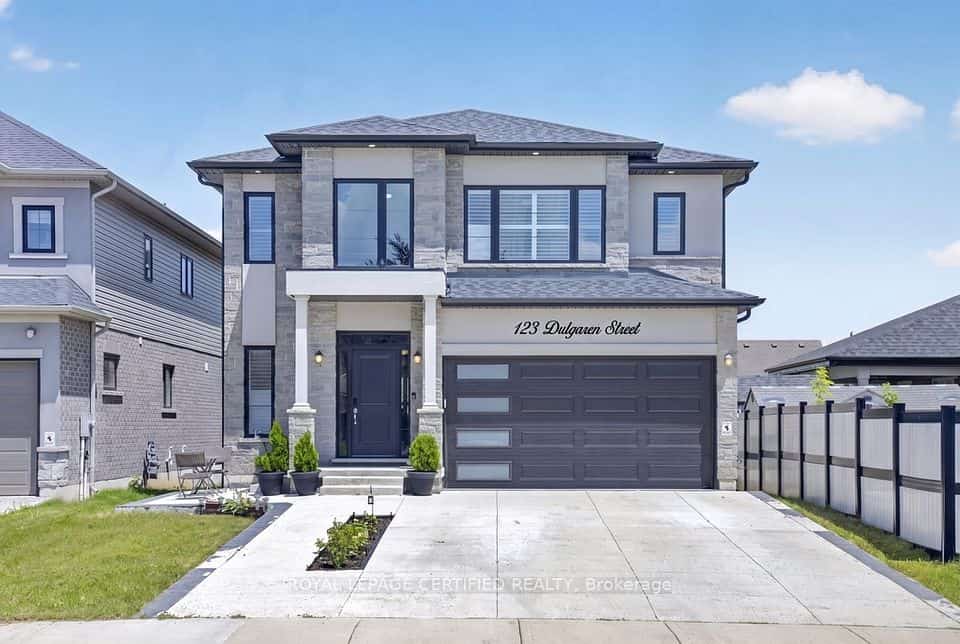 123 Dulgaren Street, Hamilton, ON L8W 3J5