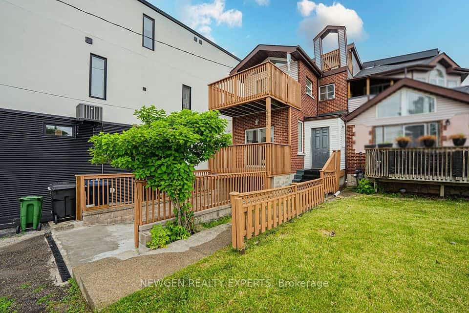 592A Danforth Road, Toronto, ON M1K 1E6
