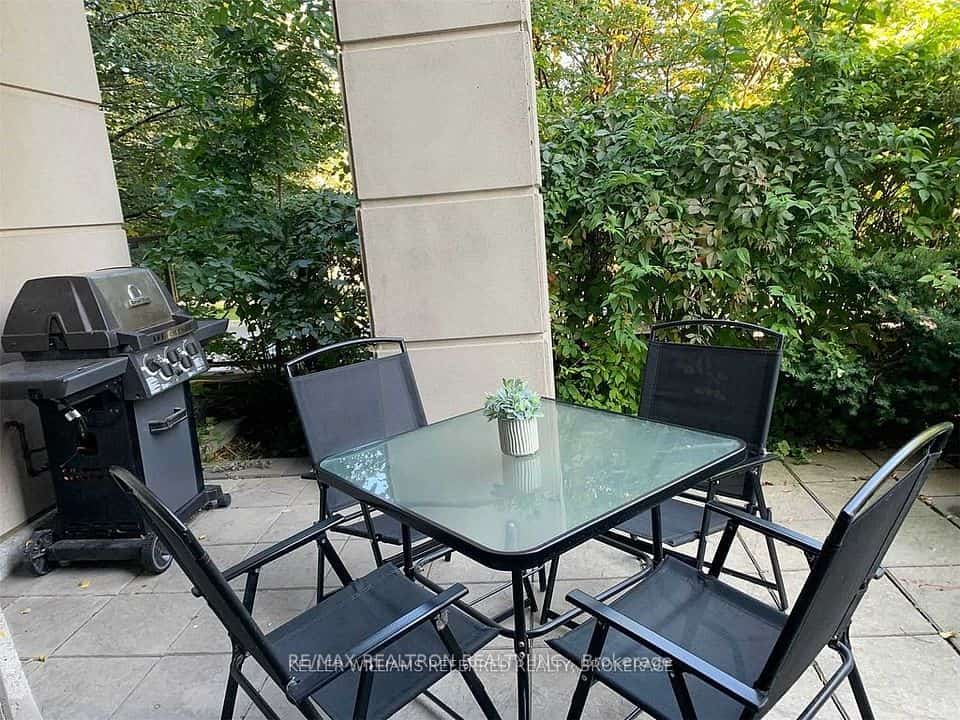 80 Harrison Garden Boulevard #116, Toronto, ON M2N 7E3