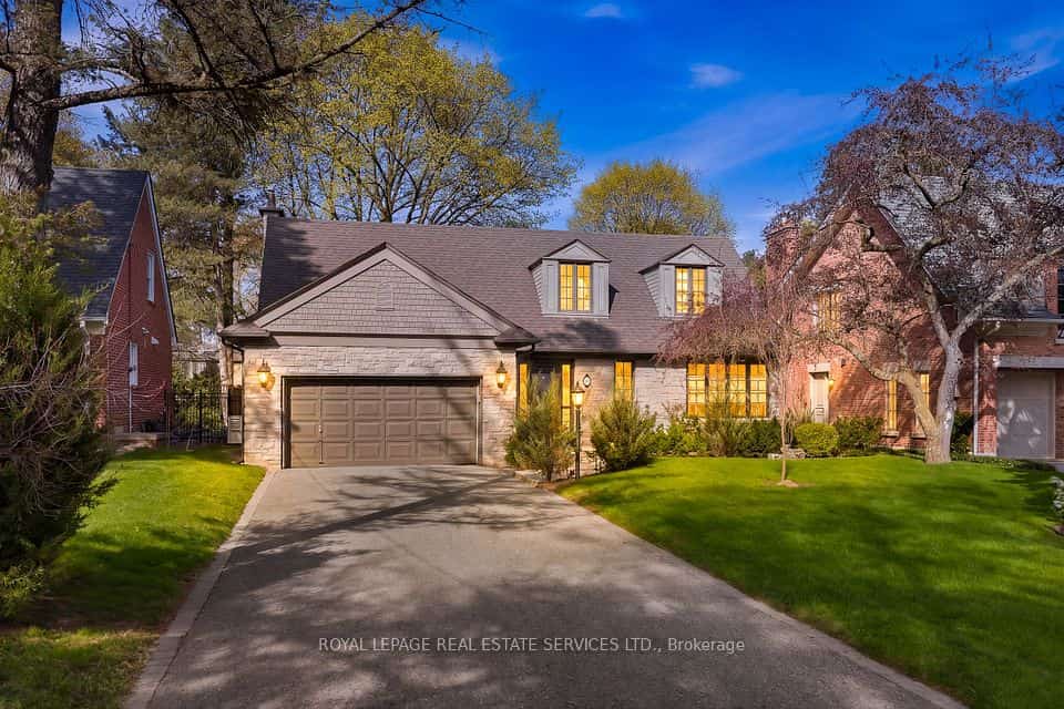 59 Edgevalley Drive, Toronto, ON M9A 4P2
