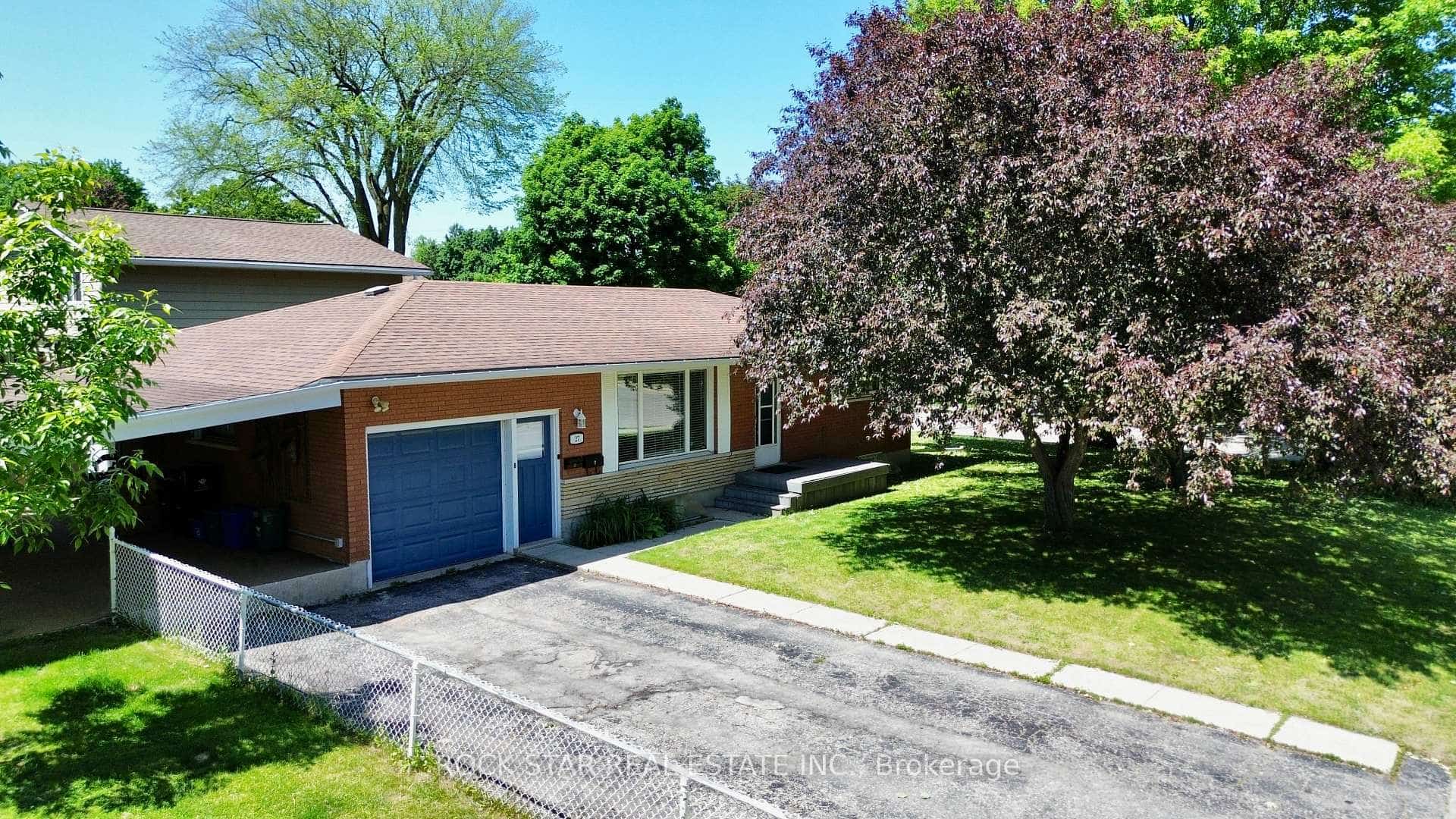 27 Elizabeth Street, Cambridge, ON N3C 2T2