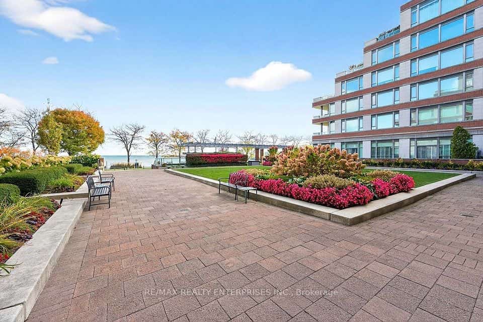 65 Port Street E #503, Mississauga, ON L5G 4V3