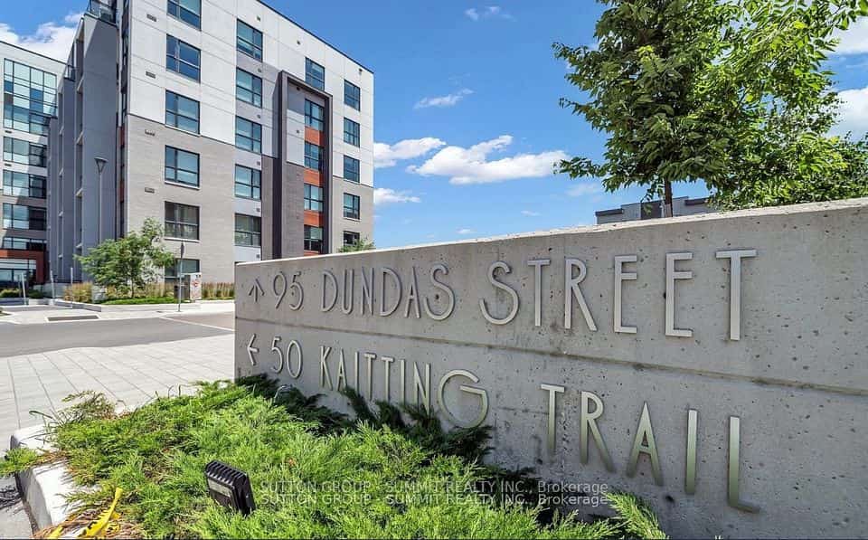 95 Dundas Street, Oakville