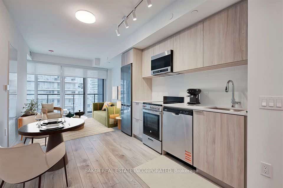 223 Redpath Avenue #2402, Toronto, ON M4P 0E8