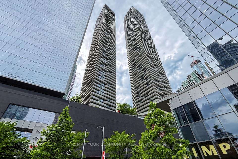 88 Harbour Street #3702, Toronto, ON M5J 1B7