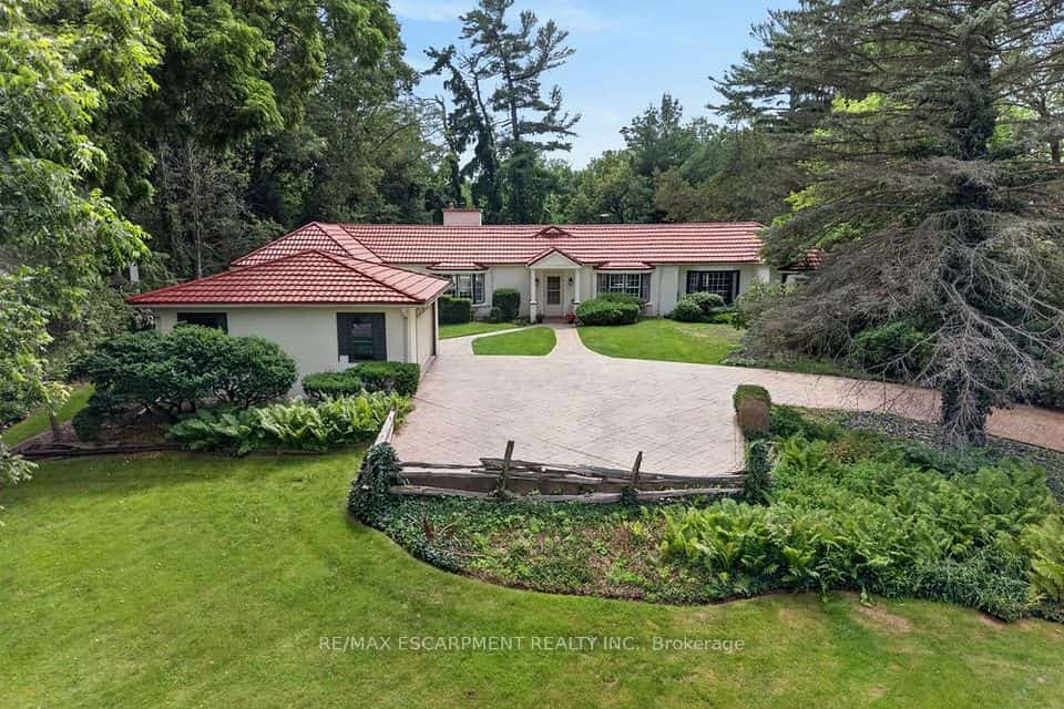 230 Morrison Road, Oakville, ON L6J 4J4