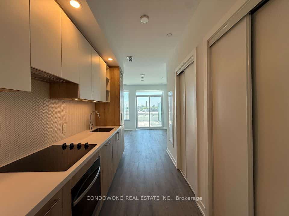 5 Meadowdale Road #305, Vaughan, ON L4K 1W2