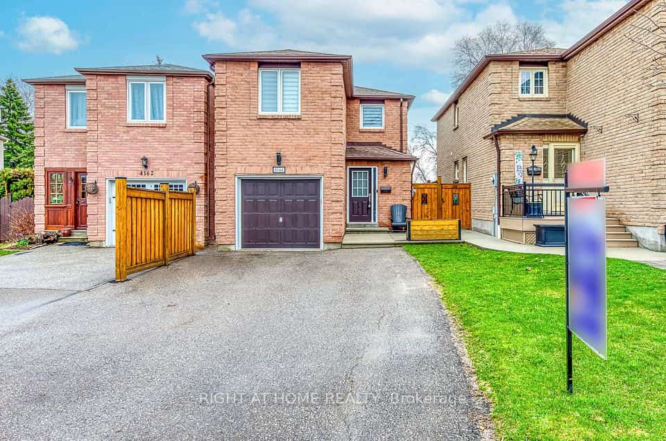 4164 Forest Fire Crescent, Mississauga, ON L4W 3P5
