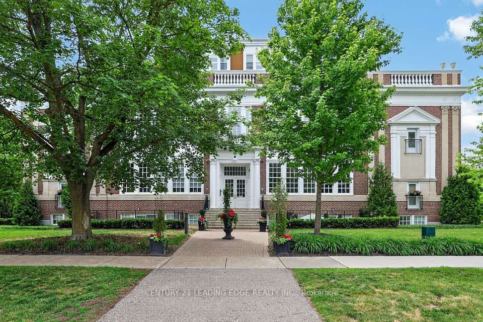 64 Wells Street #408, Aurora, ON L4G 1S9