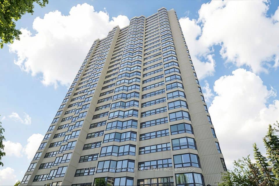 8 Lisa Street, Brampton