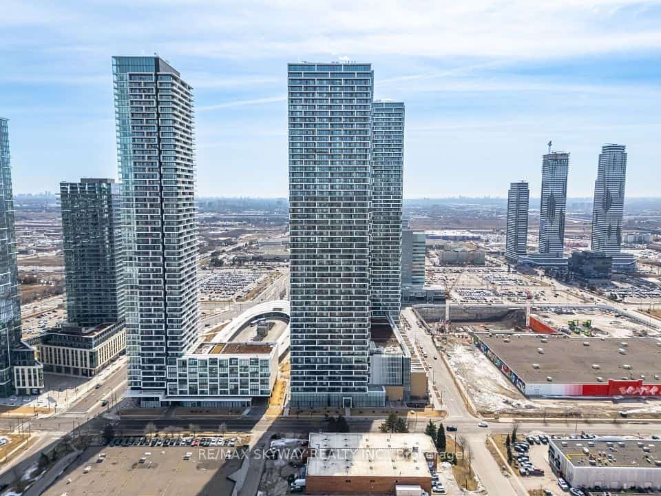 898 Portage Parkway #5605, Vaughan, ON L4K 0J6