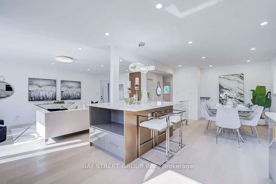 60 Warner Avenue, Toronto, ON M4A 1Z4