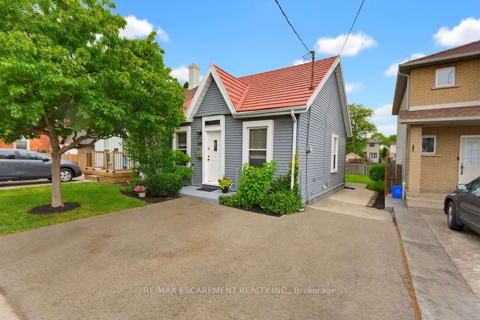 349 John Street N, Hamilton, ON L8L 4R2