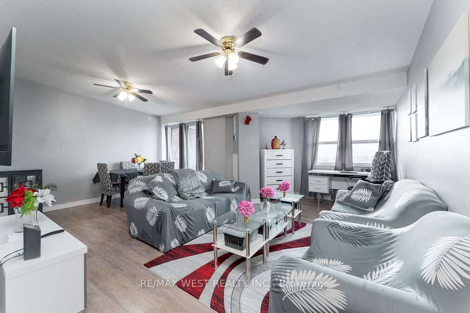 4062 Lawrence Avenue E #612, Toronto, ON M1E 4V5