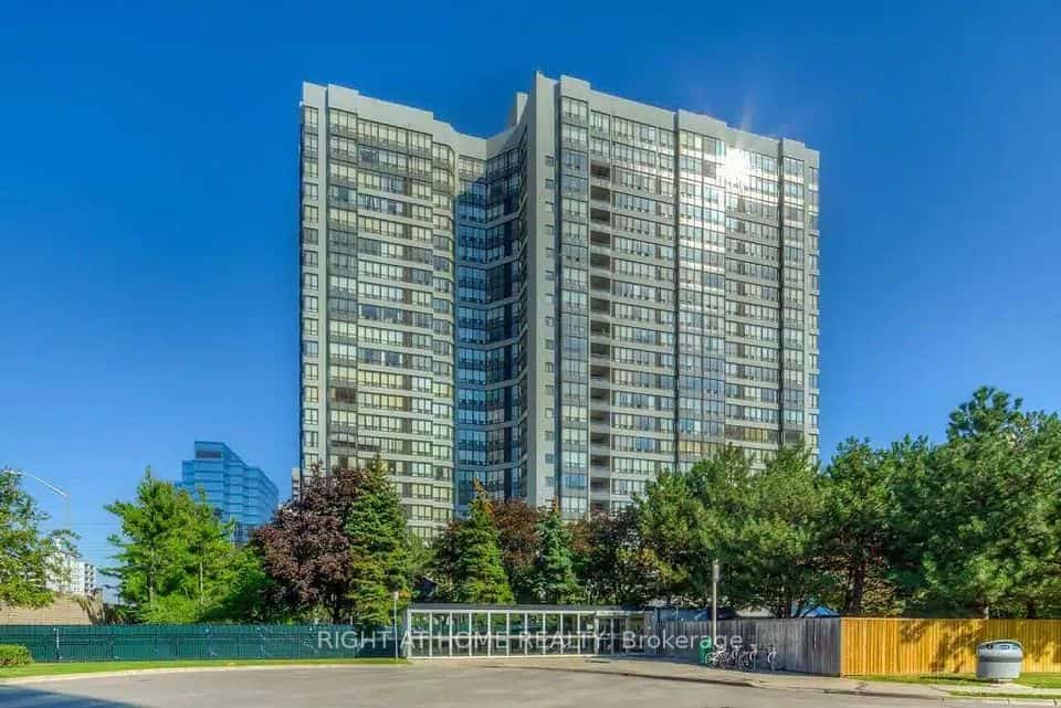 7 Bishop Avenue #905, Toronto, ON M2M 4J4