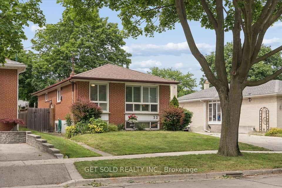 32 Checkendon Drive, Toronto, ON M9W 2Y9