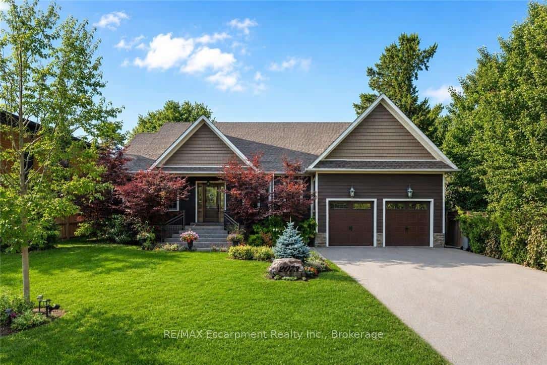 2073 Deramore Drive, Oakville, ON L6J 2P7