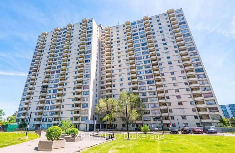 320 Dixon Road #816, Toronto, ON M9R 1S8