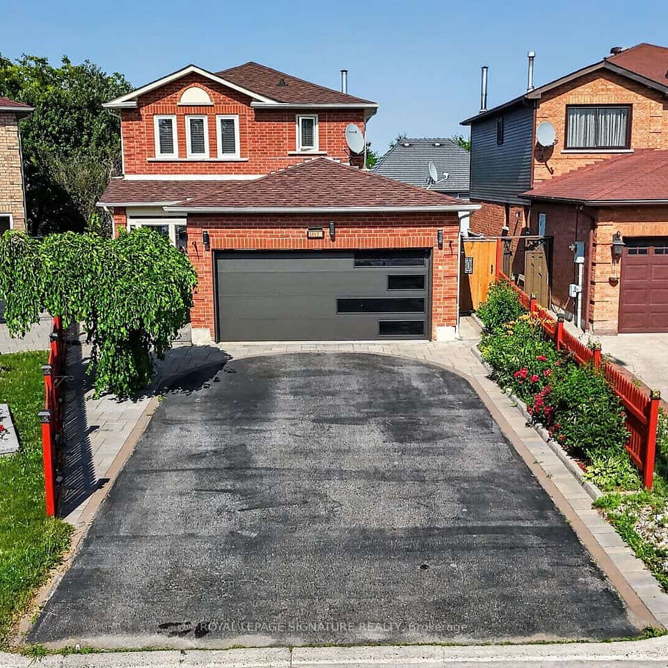 1642 Pepperwood Gate, Pickering, ON L1X 2K1