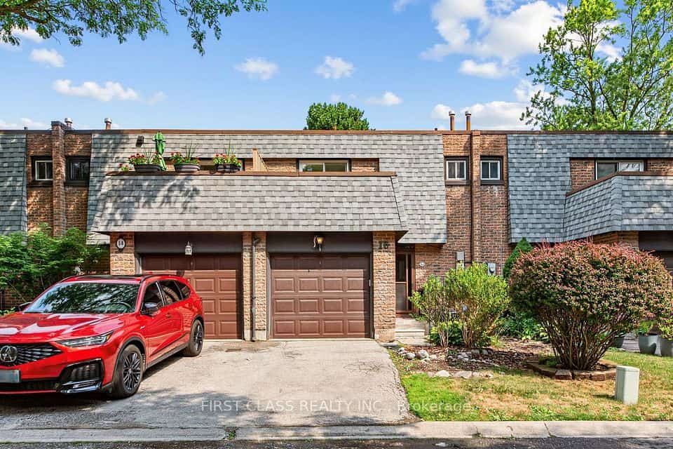 16 Woodglen Way #8, Markham, ON L3R 3A8