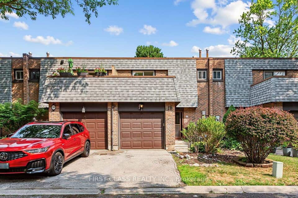 16 Woodglen Way, Markham
