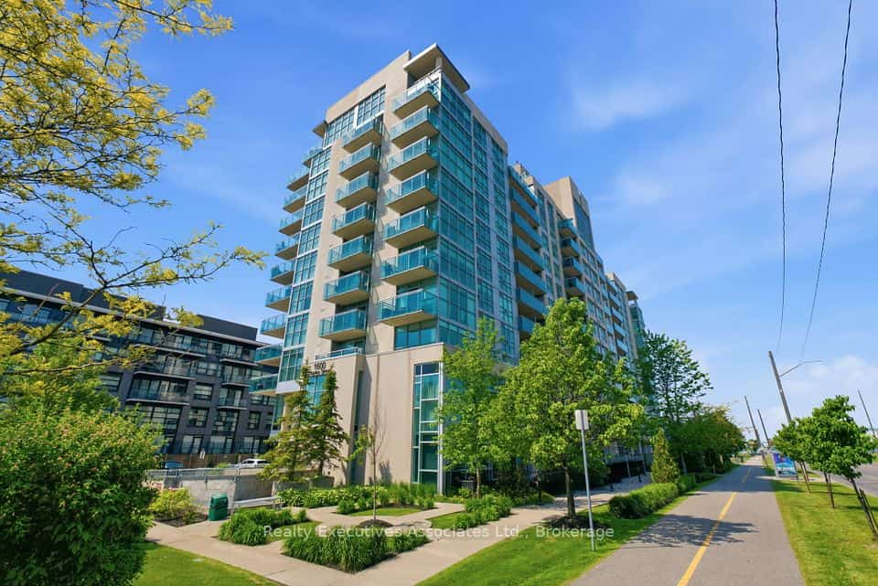 1600 Charles Street #911, Whitby, ON L1N 0G4