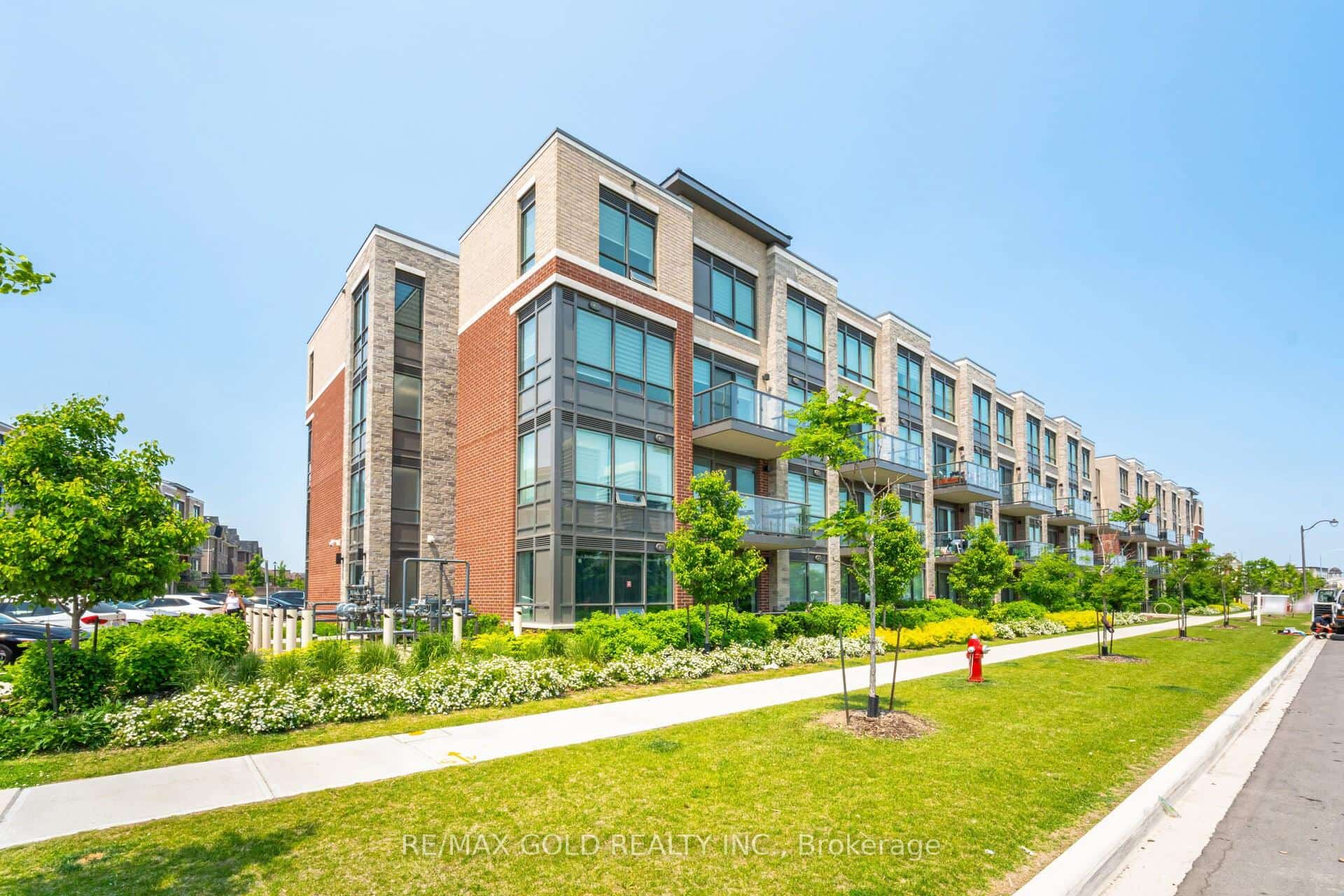 95 Attmar Drive #307, Brampton, ON L6P 0Y6