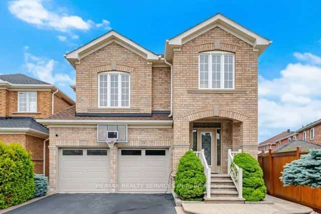 19 Thornbush Boulevard, Brampton, ON L7A 0K5