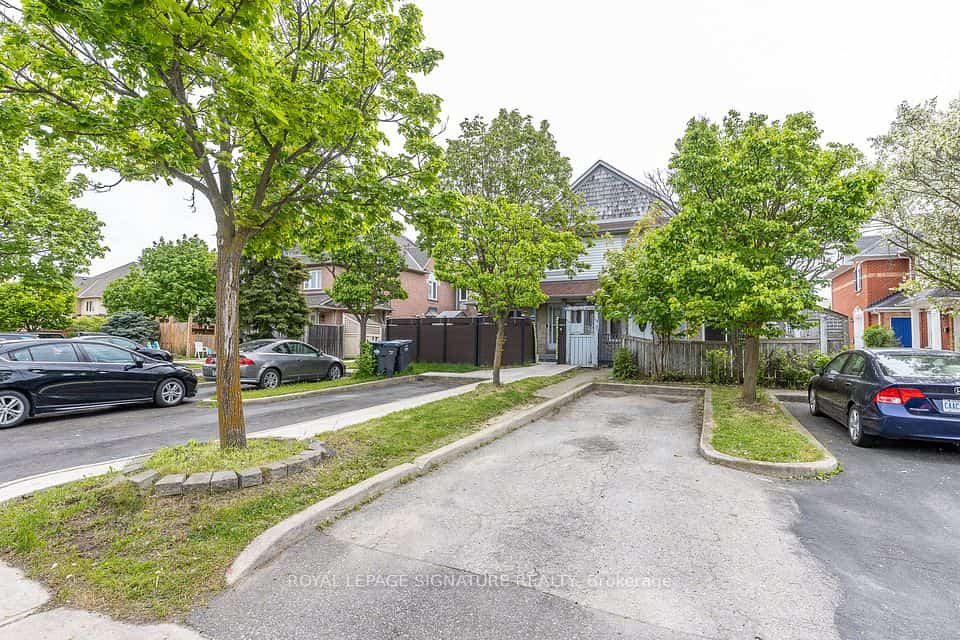 60 Blue Spruce Street, Brampton, ON L6R 1C3