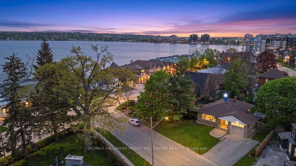 10 Duckworth Street, Barrie, ON L4M 3V8