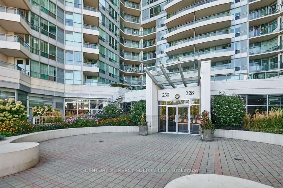 230 Queens Quay W #1016, Toronto, ON M5J 1B5